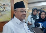 Detik-Detik Siswa Makan MBG di Tengah Bangunan Kelas Rusak, Pemerintah Pastikan Perbaikan 3-4 Bulan