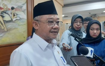 Detik-Detik Siswa Makan MBG di Tengah Bangunan Kelas Rusak, Pemerintah Pastikan Perbaikan 3-4 Bulan