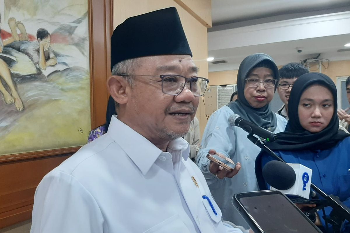 Detik-Detik Siswa Makan MBG di Tengah Bangunan Kelas Rusak, Pemerintah Pastikan Perbaikan 3-4 Bulan
